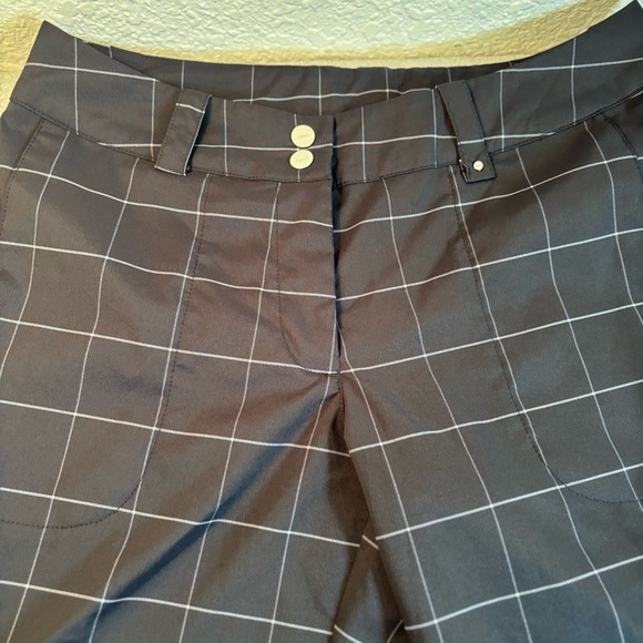 Women’s Nike Golf Dri-fit Bermuda Shirts. Size 8. Navy, white, gray. Pockets - Picture 5 of 7